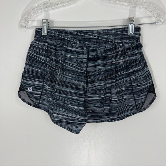 Lululemon Hotty Hot Short II Low Tide Alpine White Black Size 6 - Picture 4 of 8